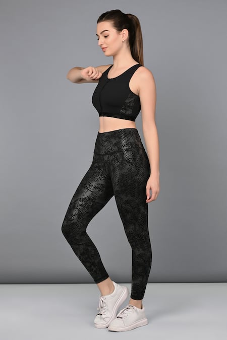 Tuna London - {Tuna Active} Black 100% Cotton Plain Round Neck Zipped Sports Bra And Leggings Set at Aza Fashions Tuna London - {Tuna Active}_Black 100% Cotton Plain Round Neck Zipped Sports Bra And Leggings Set_at_Aza_Fashions