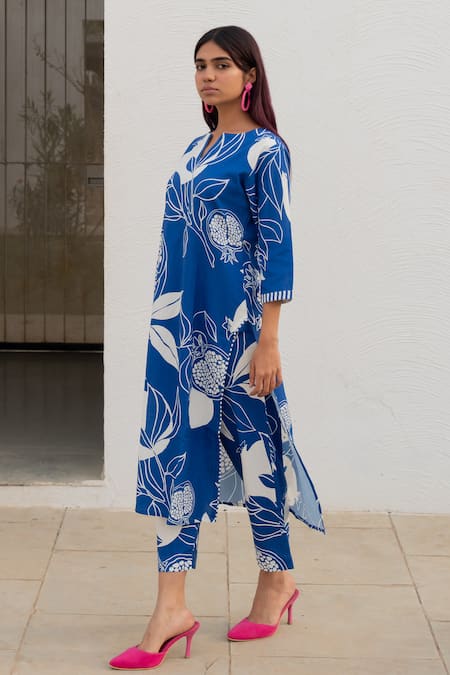 Silai Studio Blue Cotton Split V-neck Floral Print Kurta And Pant Set Online at Aza Fashions Silai Studio_Blue Cotton Split V-neck Floral Print Kurta And Pant Set _Online_at_Aza_Fashions