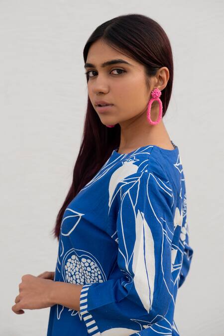 Silai Studio Blue Cotton Split V-neck Floral Print Kurta And Pant Set at Aza Fashions Silai Studio_Blue Cotton Split V-neck Floral Print Kurta And Pant Set _at_Aza_Fashions