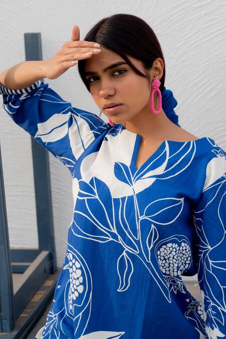 Shop Silai Studio Blue Cotton Split V-neck Floral Print Kurta And Pant Set Shop_Silai Studio_Blue Cotton Split V-neck Floral Print Kurta And Pant Set