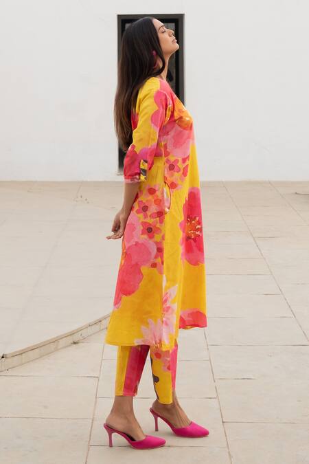 Silai Studio Yellow Poplin Embroidery V-neck Floral Print A-line Kurta And Pant Set Online at Aza Fashions Silai Studio_Yellow Poplin Embroidery V-neck Floral Print A-line Kurta And Pant Set _Online_at_Aza_Fashions