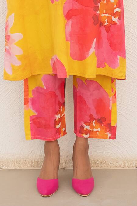 Silai Studio Yellow Poplin Embroidery V-neck Floral Print A-line Kurta And Pant Set at Aza Fashions Silai Studio_Yellow Poplin Embroidery V-neck Floral Print A-line Kurta And Pant Set _at_Aza_Fashions