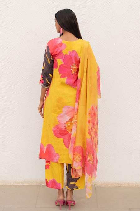 Shop_Silai Studio_Yellow Poplin V-neck Botanical Print Kurta Set_at_Aza_Fashions