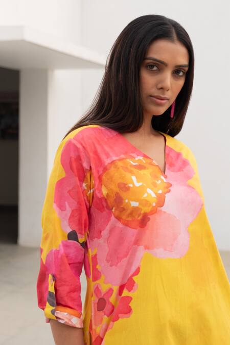 Buy_Silai Studio_Yellow Poplin V-neck Botanical Print Kurta Set_Online_at_Aza_Fashions
