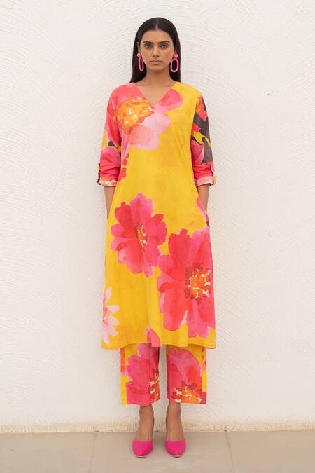 Silai Studio_Yellow Poplin V-neck Botanical Print Kurta Set_at_Aza_Fashions