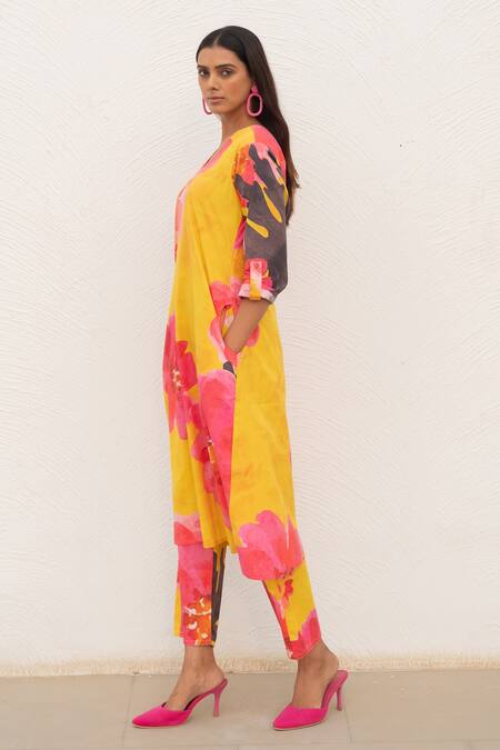 Buy_Silai Studio_Yellow Poplin V-neck Botanical Print Kurta Set