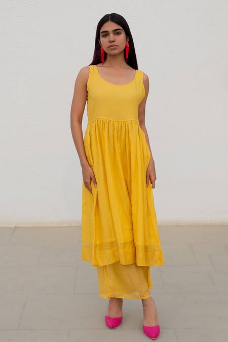 Silai Studio Yellow Chanderi Embroidery Round Neck Anarkali Set With Printed Dupatta at Aza Fashions Silai Studio_Yellow Chanderi Embroidery Round Neck Anarkali Set With Printed Dupatta_at_Aza_Fashions