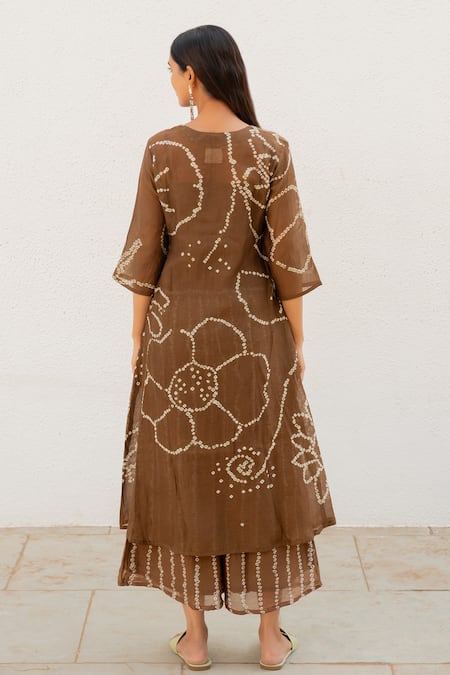 Shop Silai Studio Brown Chanderi Embroidery V-neck Bandhani Kurta With Palazzo at Aza Fashions Shop_Silai Studio_Brown Chanderi Embroidery V-neck Bandhani Kurta With Palazzo _at_Aza_Fashions
