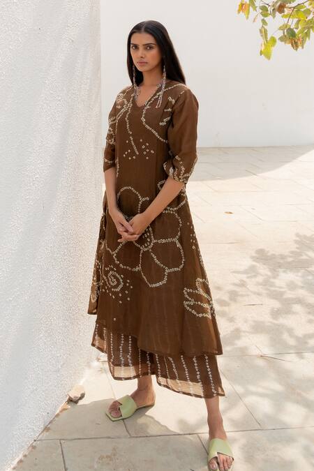 Silai Studio Brown Chanderi Embroidery V-neck Bandhani Kurta With Palazzo Online at Aza Fashions Silai Studio_Brown Chanderi Embroidery V-neck Bandhani Kurta With Palazzo _Online_at_Aza_Fashions