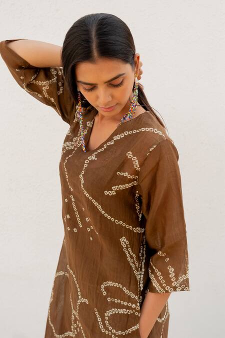 Buy Silai Studio Brown Chanderi Embroidery V-neck Bandhani Kurta With Palazzo Buy_Silai Studio_Brown Chanderi Embroidery V-neck Bandhani Kurta With Palazzo