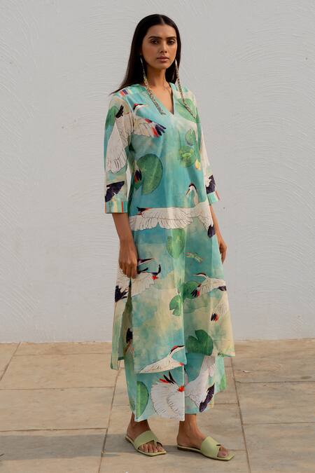 Shop_Silai Studio_Green Cotton Printed Crane V-neck Kurta _at_Aza_Fashions