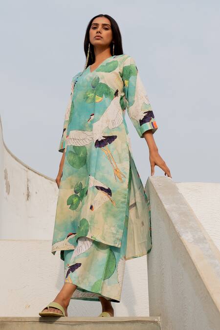 Silai Studio_Green Cotton Printed Crane V-neck Kurta _Online_at_Aza_Fashions