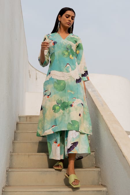 Buy_Silai Studio_Green Cotton Printed Crane V-neck Kurta _Online_at_Aza_Fashions