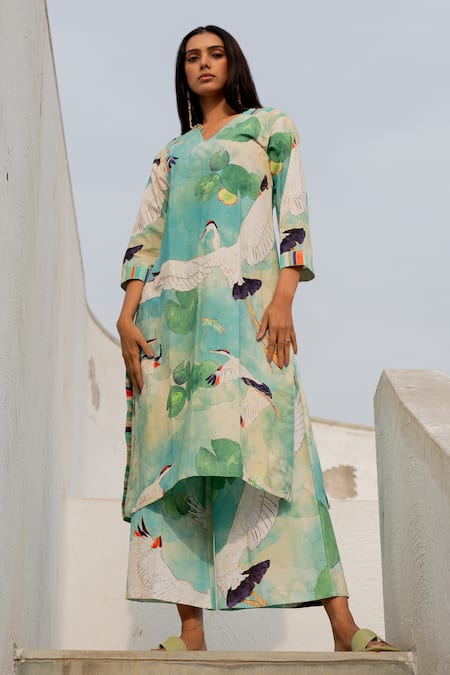 Shop_Silai Studio_Green Cotton V-neck Crane Print Kurta With Pant _at_Aza_Fashions