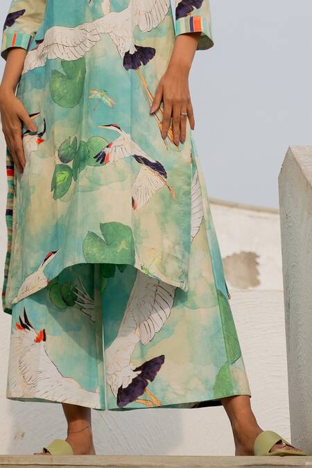 Buy_Silai Studio_Green Cotton V-neck Crane Print Kurta With Pant _Online_at_Aza_Fashions