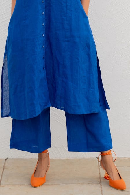 Silai Studio_Blue Linen V-neck Solid Kurta With Pant _Online_at_Aza_Fashions