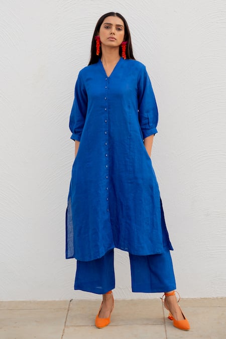 Silai Studio_Blue Linen Solid V-neck Kurta _Online_at_Aza_Fashions