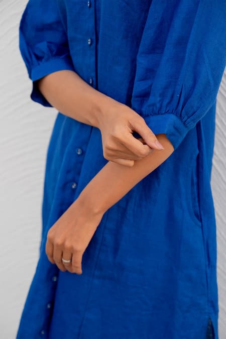 Shop_Silai Studio_Blue Linen Solid V-neck Kurta _Online_at_Aza_Fashions