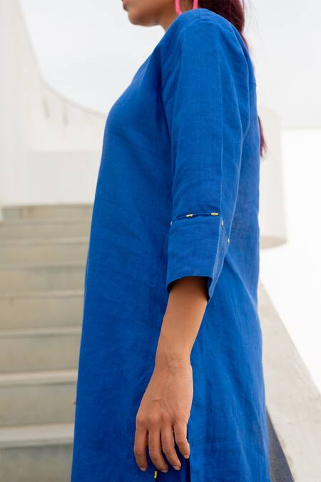 Silai Studio_Blue Linen Threadwork Notched Straight Kurta  _Online_at_Aza_Fashions