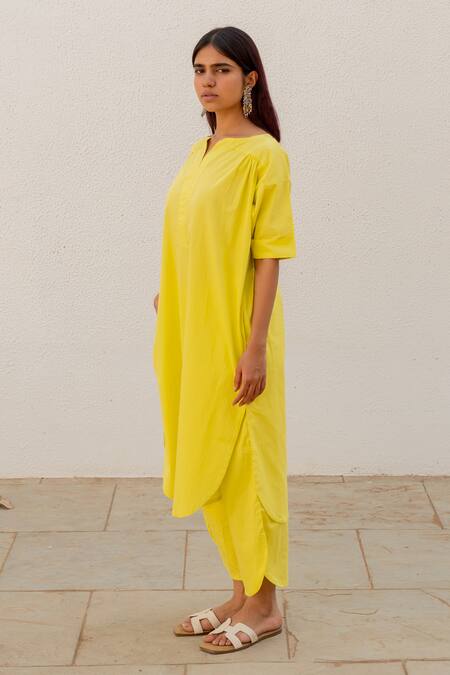 Shop_Silai Studio_Yellow Poplin Solid Notched Kurta With Pant  _at_Aza_Fashions