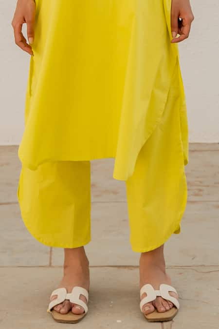 Buy_Silai Studio_Yellow Poplin Solid Notched Kurta With Pant  _Online_at_Aza_Fashions