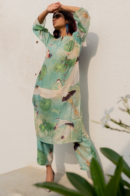 Silai Studio Green Silk, Voile Embroidery Split V-neck Leaf Print Kurta Online at Aza Fashions Silai Studio_Green Silk, Voile Embroidery Split V-neck Leaf Print Kurta _Online_at_Aza_Fashions