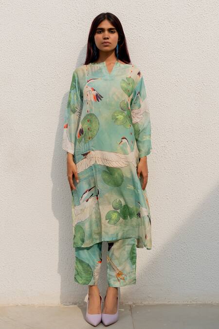 Buy Silai Studio Green Silk, Voile Embroidery Split V-neck Leaf Print Kurta Online at Aza Fashions Buy_Silai Studio_Green Silk, Voile Embroidery Split V-neck Leaf Print Kurta _Online_at_Aza_Fashions