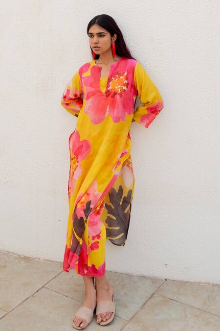 Buy Silai Studio Yellow Silk, Voile Split V-neck Watercolour Print Kurta With Pant Buy_Silai Studio_Yellow Silk, Voile Split V-neck Watercolour Print Kurta With Pant