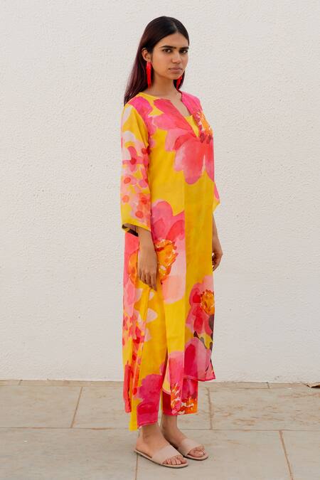 Silai Studio_Yellow Silk Voile Printed Floral Notched Watercolour Kurta _Online_at_Aza_Fashions