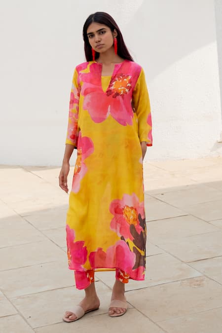 Silai Studio_Yellow Silk Voile Printed Floral Notched Watercolour Kurta _at_Aza_Fashions
