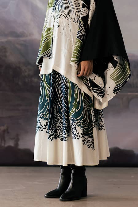 Buy Yavi White Handloom Cotton Avery Hakussai Waves Printed Flared Skirt Online at Aza Fashions Buy_Yavi_White Handloom Cotton Avery Hakussai Waves Printed Flared Skirt _Online_at_Aza_Fashions