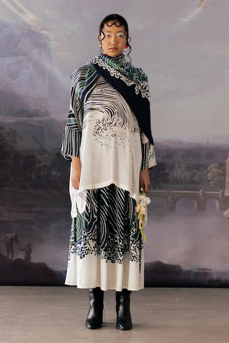 Shop Yavi White Handloom Cotton Avery Hakussai Waves Printed Flared Skirt Online at Aza Fashions Shop_Yavi_White Handloom Cotton Avery Hakussai Waves Printed Flared Skirt _Online_at_Aza_Fashions