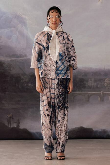 Buy Yavi Ivory Cotton Collared Maya Printed Top Online at Aza Fashions Buy_Yavi_Ivory Cotton Collared Maya Printed Top _Online_at_Aza_Fashions