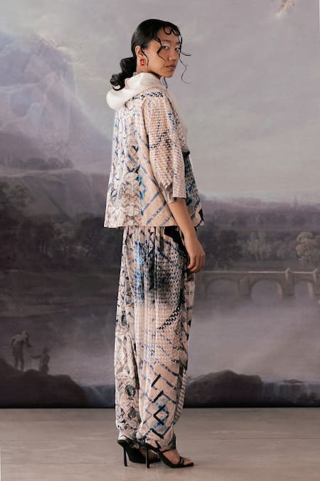 Buy Yavi Ivory Cotton Collared Maya Printed Top Buy_Yavi_Ivory Cotton Collared Maya Printed Top