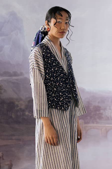 Yavi_Blue Handloom Cotton Embroidery V-neck Sol Hand Waist Coat _Online_at_Aza_Fashions