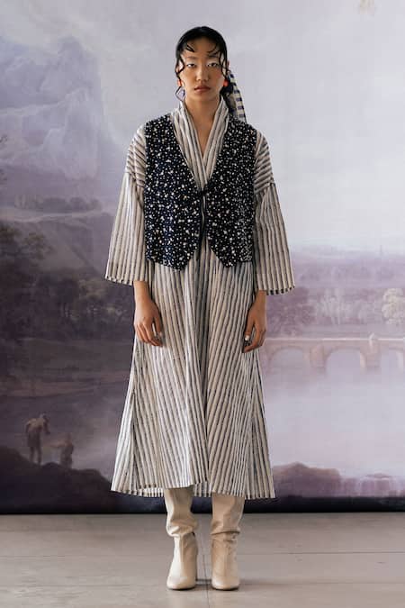 Shop_Yavi_Blue Handloom Cotton Embroidery V-neck Sol Hand Waist Coat _Online_at_Aza_Fashions