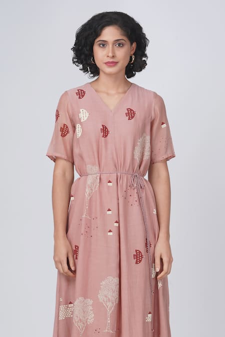 Arcvsh By Pallavi Singh Beige Cotton, Chanderi Embroidery V-neck Hakoni Block Print Dress Online at Aza Fashions Arcvsh By Pallavi Singh_Beige Cotton, Chanderi Embroidery V-neck Hakoni Block Print Dress _Online_at_Aza_Fashions