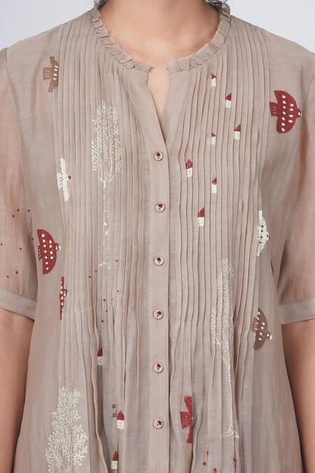 Buy Arcvsh By Pallavi Singh Beige Chanderi Cotton Bandeau Neck Hakuna Print Pintucked Dress Online at Aza Fashions Buy_Arcvsh By Pallavi Singh_Beige Chanderi Cotton Bandeau Neck Hakuna Print Pintucked Dress _Online_at_Aza_Fashions