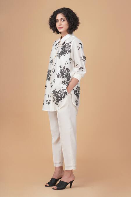Arcvsh By Pallavi Singh_Ivory Silk, Chanderi Embroidery Shawl Neck Yuri Floral Print Shirt And Pant Set _Online_at_Aza_Fashions