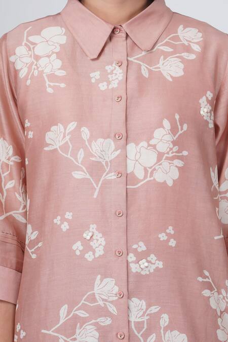 Arcvsh By Pallavi Singh Beige , Chanderi Embroidery Yuri Floral Block Print Shirt And Pant Set at Aza Fashions Arcvsh By Pallavi Singh_Beige , Chanderi Embroidery Yuri Floral Block Print Shirt And Pant Set _at_Aza_Fashions