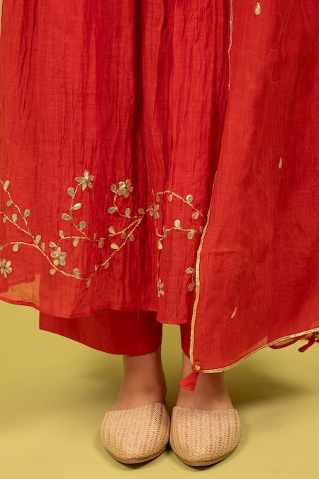 Buy_KKANYAAH_Red Handloom , Silk, Embroidery, Gota Patti Border Anarkali Set 