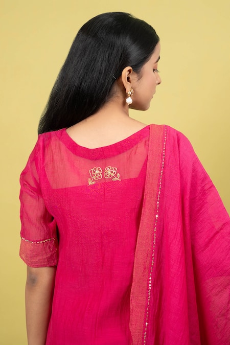 KKANYAAH_Pink Silk, Cotton Sequins, Beads, Zari Boat Neck Thread Embroidered Kurta Set _Online_at_Aza_Fashions