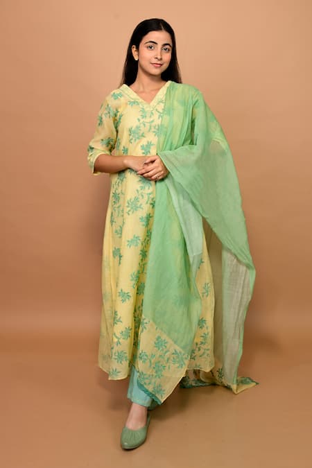 KKANYAAH Silk Floral Threadwork Kurta Pant Set 