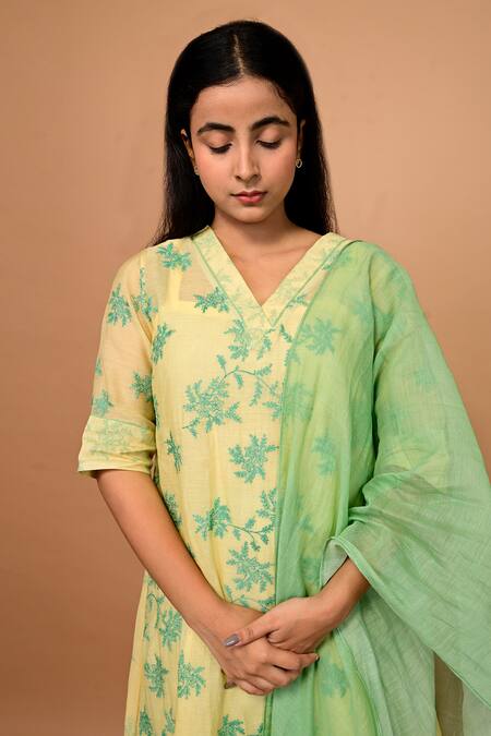 Buy_KKANYAAH_Cream Handloom , Silk, Embroidery Floral Threadwork Kurta Pant Set _Online_at_Aza_Fashions