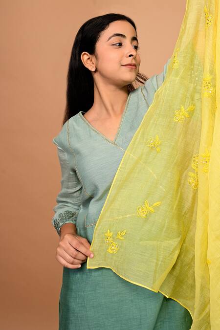 Buy KKANYAAH Green Handloom , Silk, Embroidery, Embellished Ombre Kurta Pant Set Online at Aza Fashions Buy_KKANYAAH_Green Handloom , Silk, Embroidery, Embellished Ombre Kurta Pant Set _Online_at_Aza_Fashions