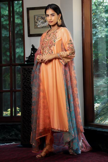Shop Shashank Arya Peach Organza, Chanderi, Crepe, Thread Swirl Asymmetric Kurta Dhoti Pant Set Online at Aza Fashions Shop_Shashank Arya_Peach Organza, Chanderi, Crepe, Thread Swirl Asymmetric Kurta Dhoti Pant Set _Online_at_Aza_Fashions