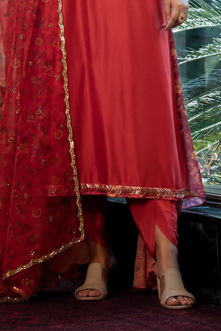 Shashank Arya Red Organza, Chanderi, Crepe, Swirl Thread Asymmetric Kurta Dhoti Pant Set Online at Aza Fashions Shashank Arya_Red Organza, Chanderi, Crepe, Swirl Thread Asymmetric Kurta Dhoti Pant Set _Online_at_Aza_Fashions