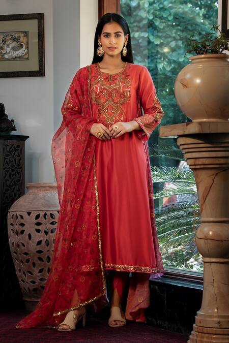 Buy Shashank Arya Red Organza, Chanderi, Crepe, Swirl Thread Asymmetric Kurta Dhoti Pant Set Online at Aza Fashions Buy_Shashank Arya_Red Organza, Chanderi, Crepe, Swirl Thread Asymmetric Kurta Dhoti Pant Set _Online_at_Aza_Fashions