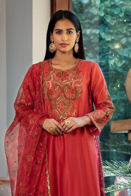 Shop Shashank Arya Red Organza, Chanderi, Crepe, Swirl Thread Asymmetric Kurta Dhoti Pant Set Online at Aza Fashions Shop_Shashank Arya_Red Organza, Chanderi, Crepe, Swirl Thread Asymmetric Kurta Dhoti Pant Set _Online_at_Aza_Fashions