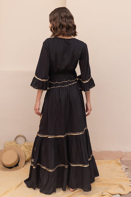 Label Reyya Thread Embroidered Front Tie Top With Skirt 